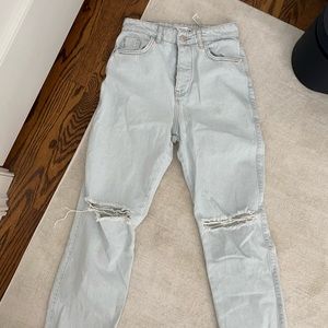 Womens Zara straight leg light was jeans with rips in knee